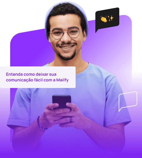 Homem segurando celular rodeado da logomarca da mailfy